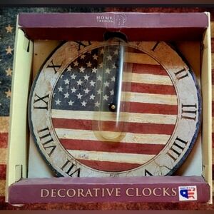 * NIB * HOME TRENDS ~ WALL DECOR ~ DECORATIVE WOODEN WALL CLOCK AMERICAN FLAG